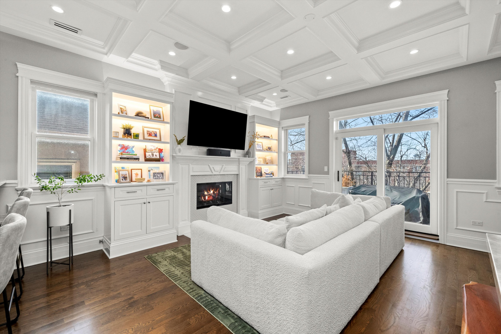 3321 N Seminary Avenue Unit: 3