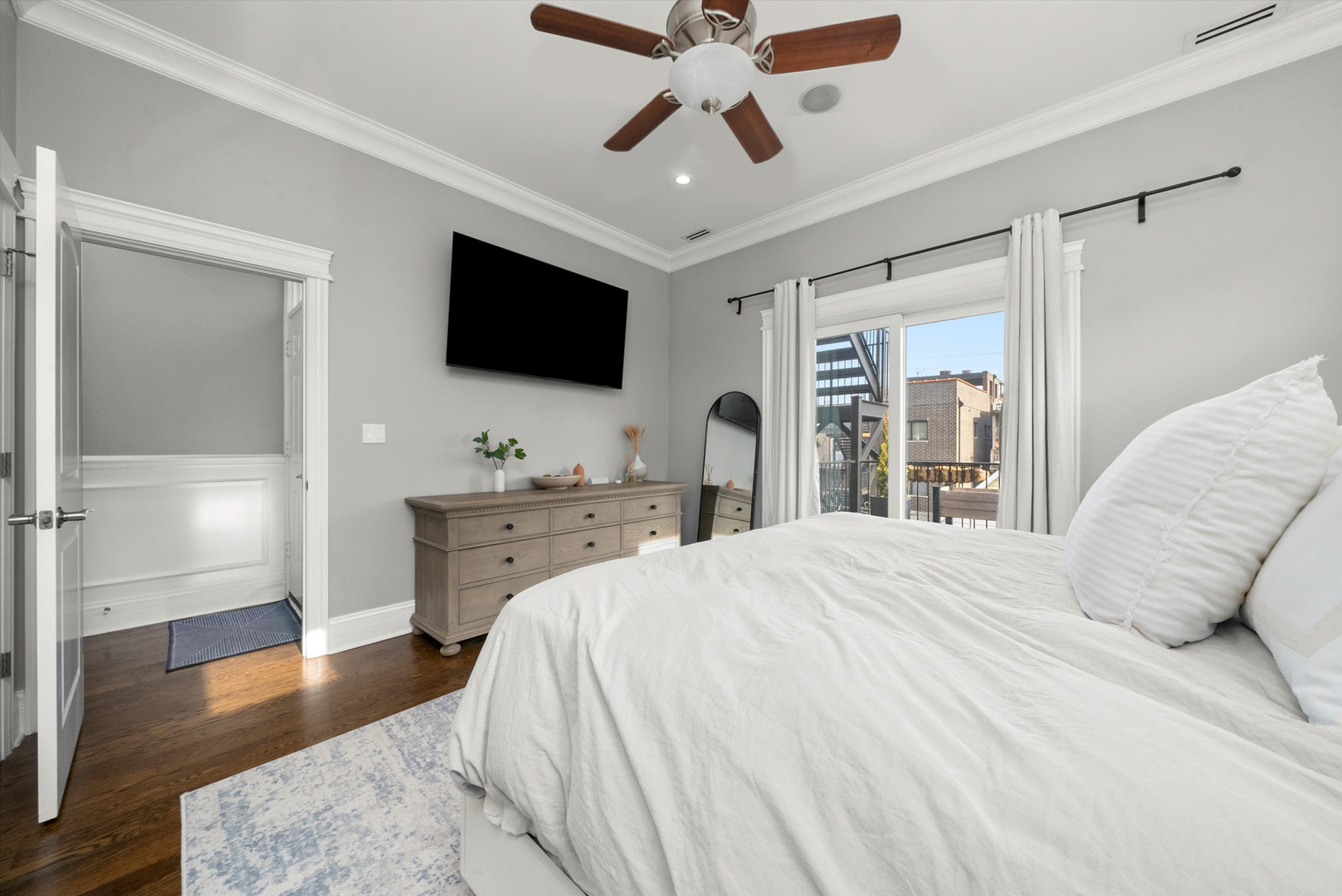 3321 N Seminary Avenue Unit: 3