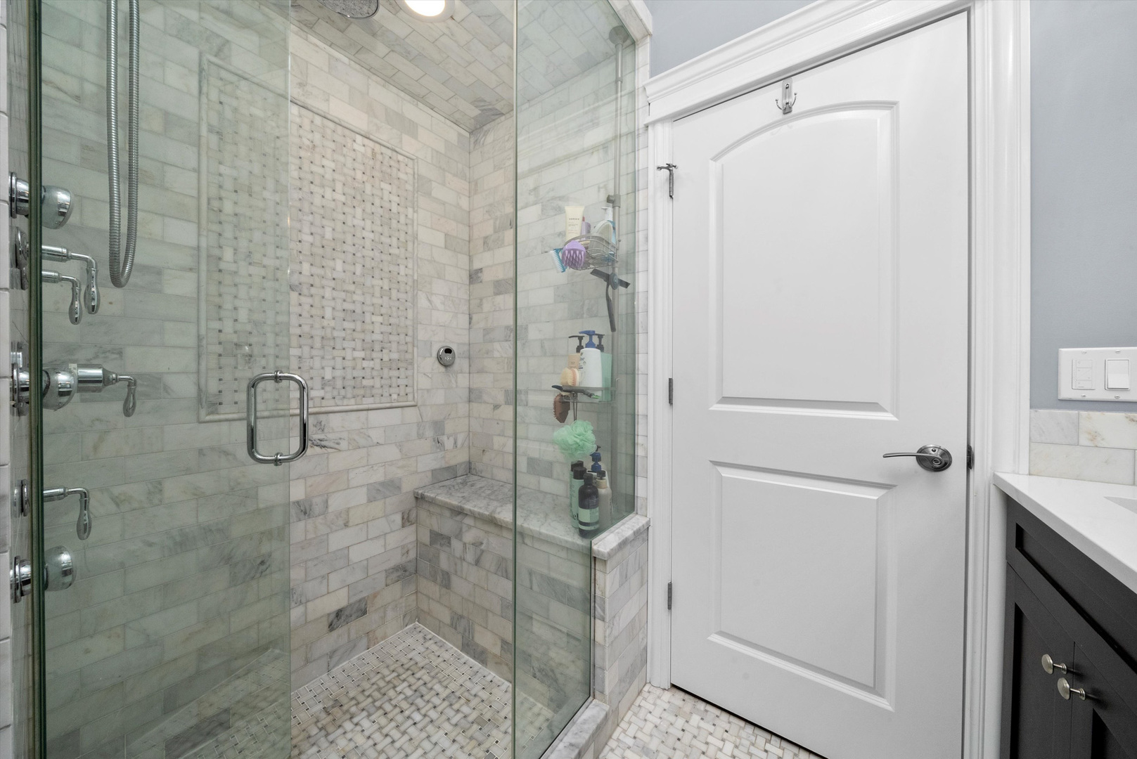 3321 N Seminary Avenue Unit: 3