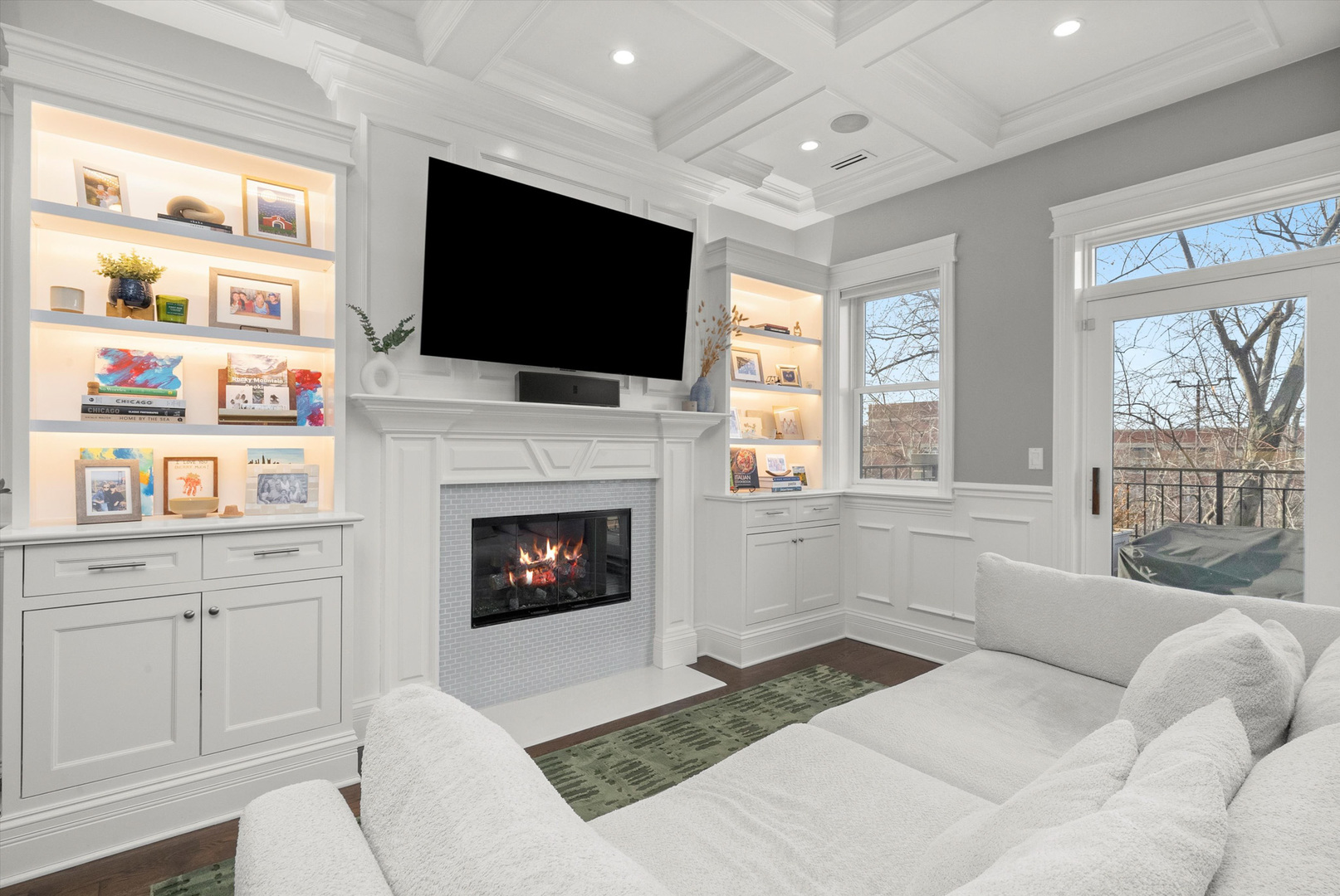 3321 N Seminary Avenue Unit: 3