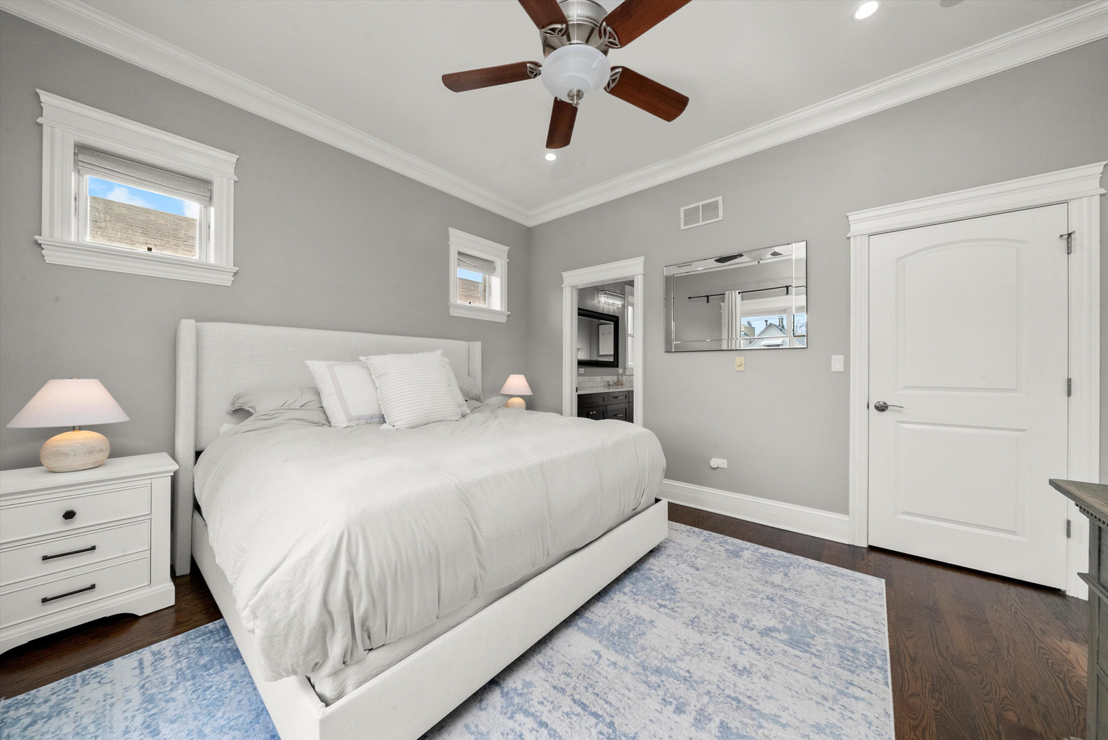 3321 N Seminary Avenue Unit: 3