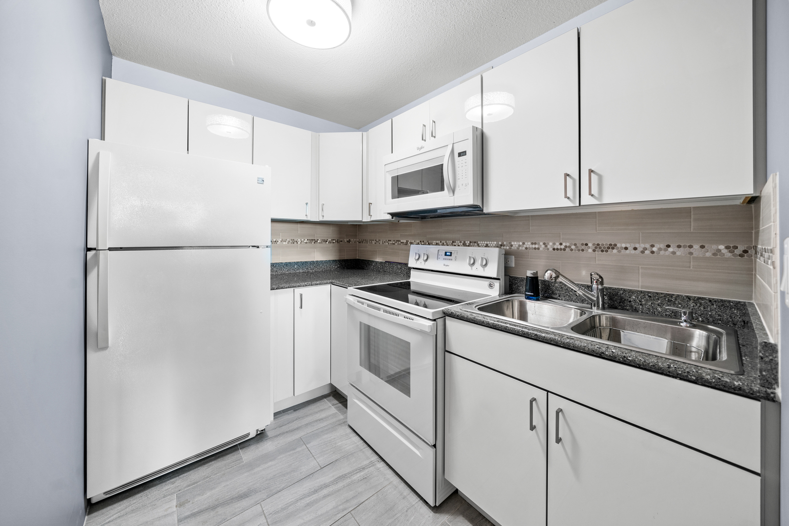 2728 N Hampden Court Unit: 605