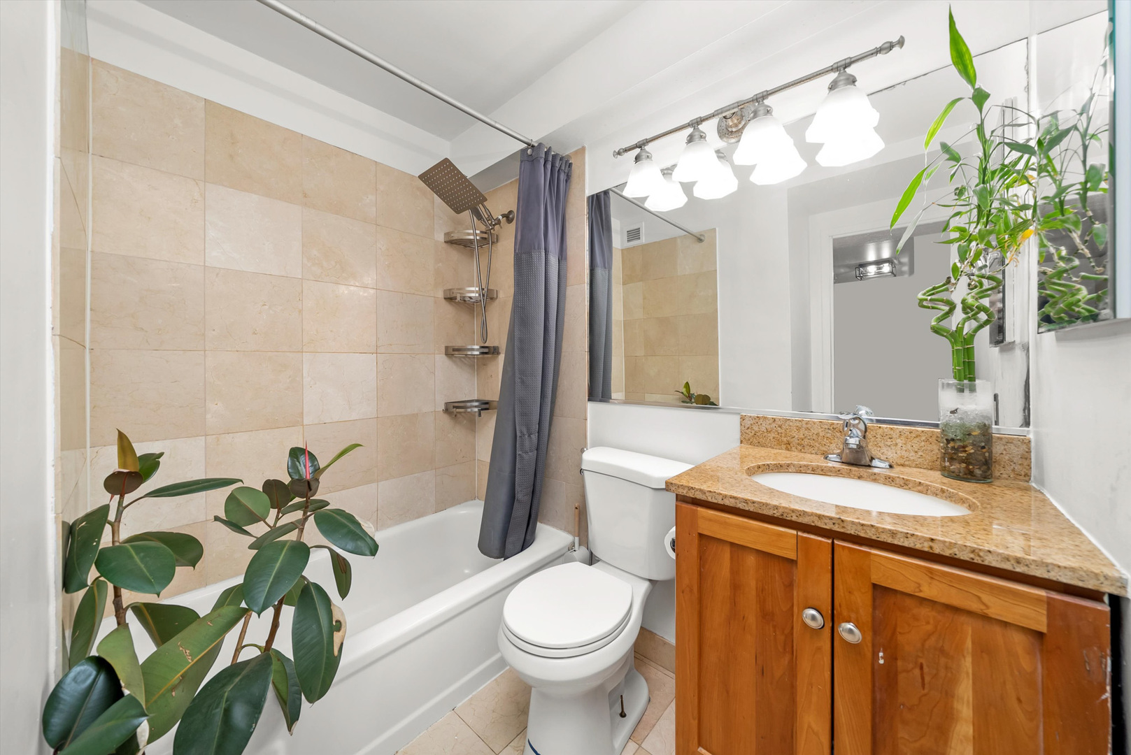 4343 N Clarendon Avenue Unit: 911