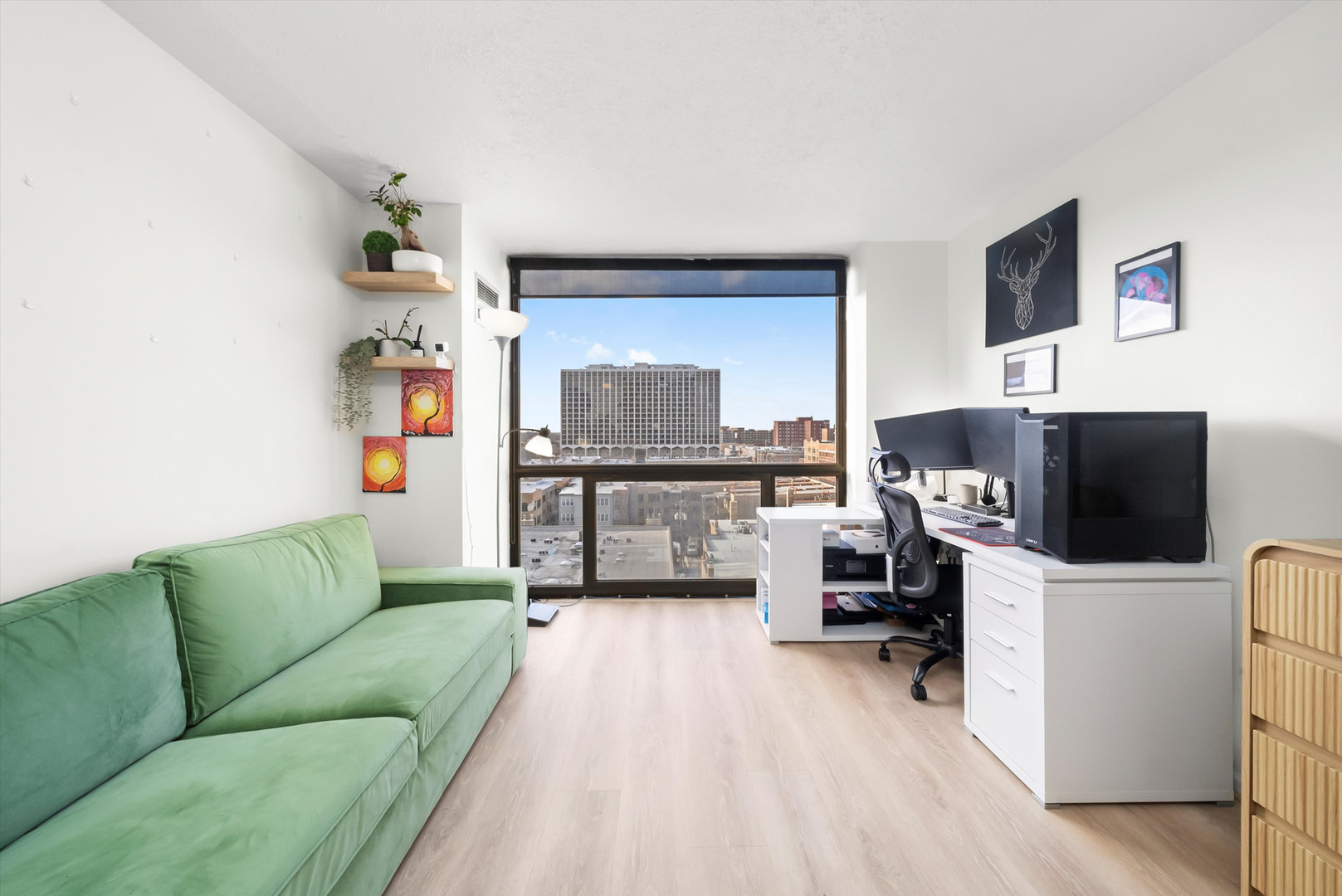 4343 N Clarendon Avenue Unit: 911