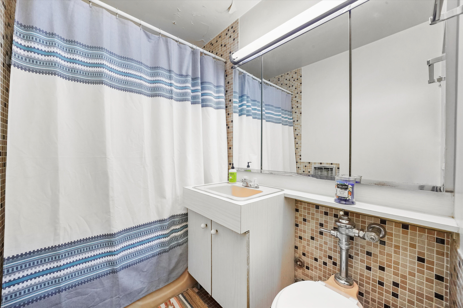 1555 N Dearborn Parkway Unit: 20D