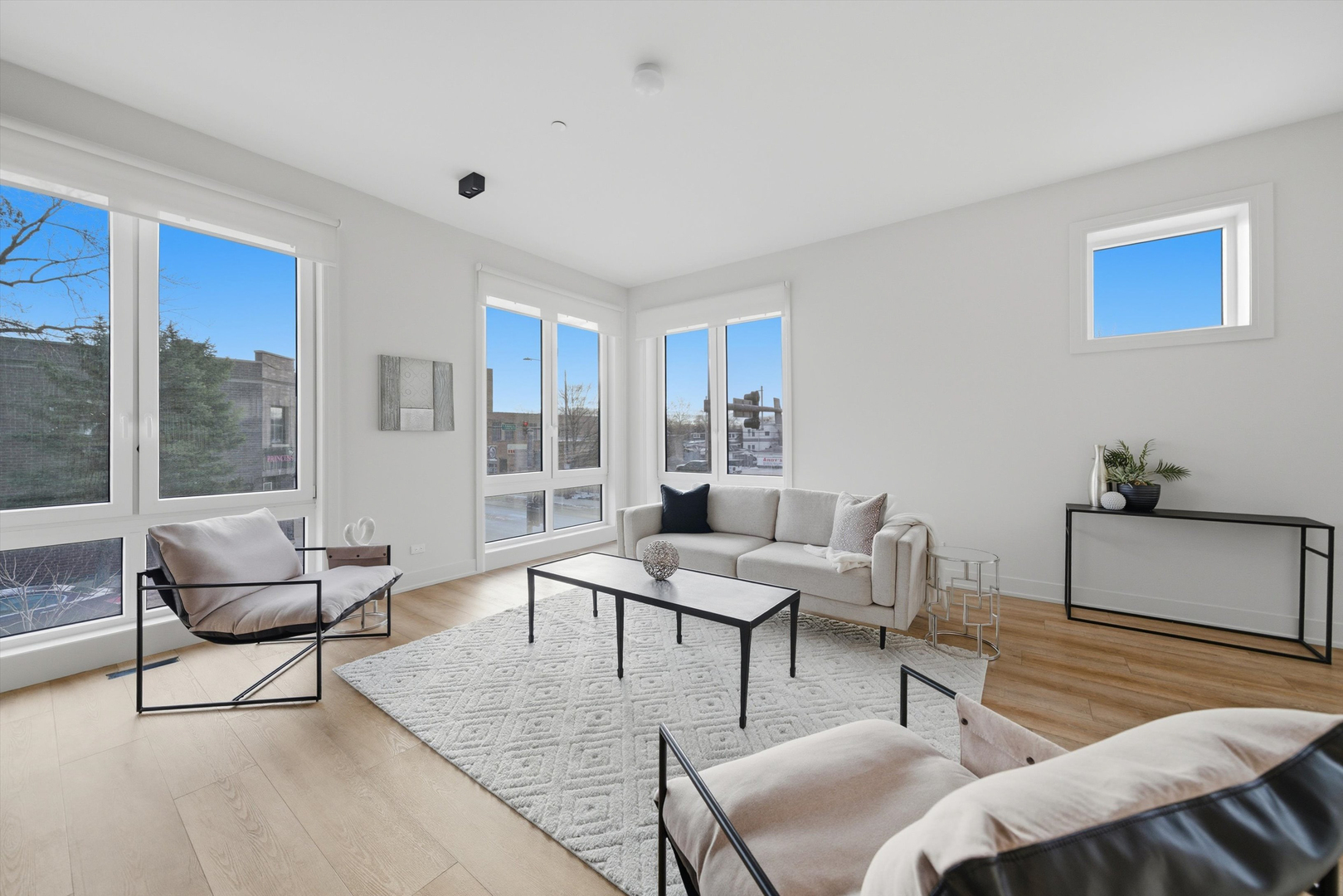 4200 W BELMONT Avenue