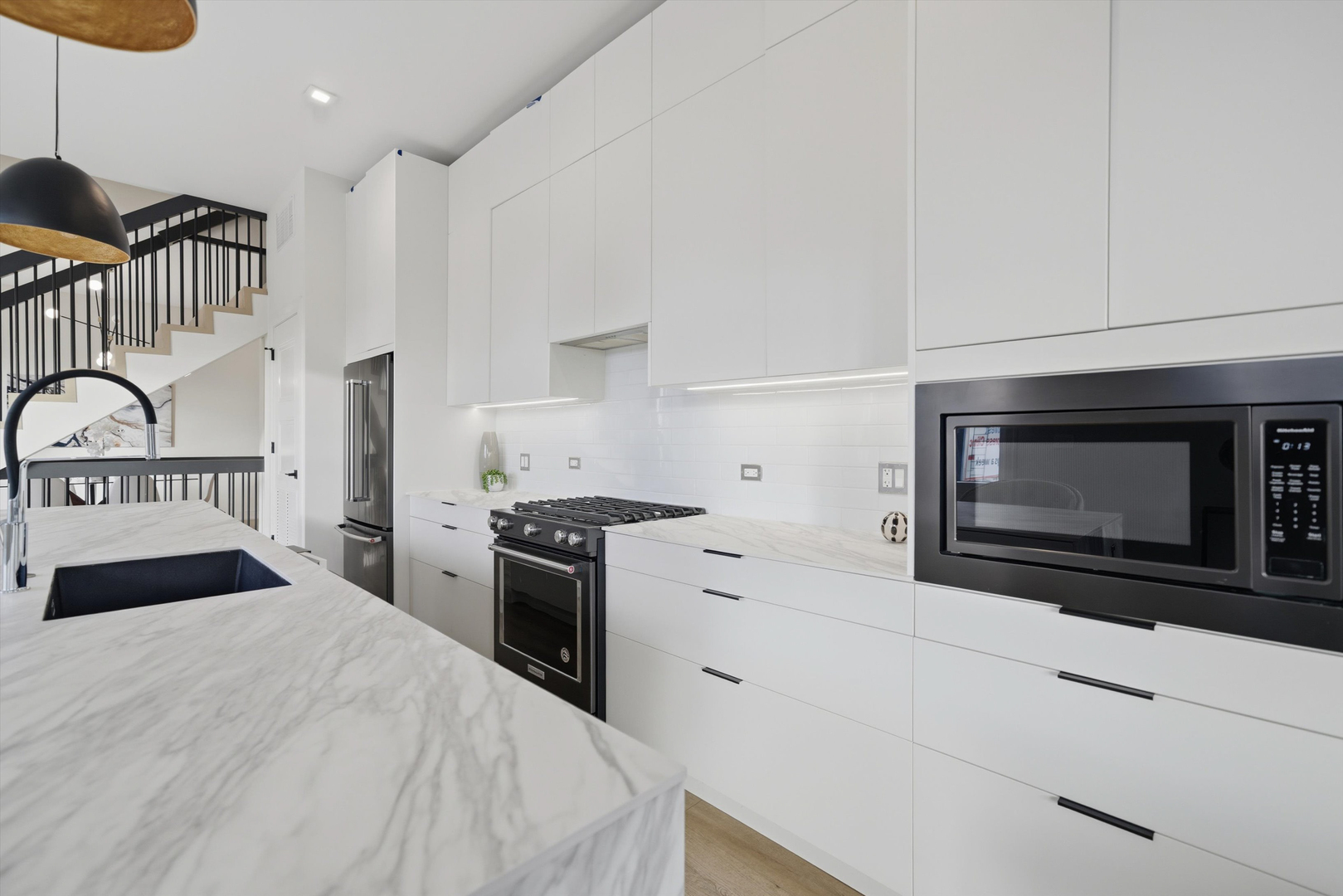 4200 W BELMONT Avenue