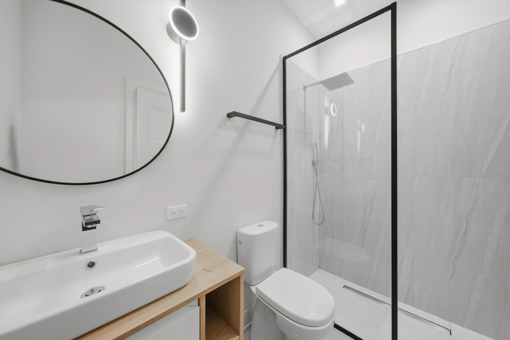 4200 W BELMONT Avenue