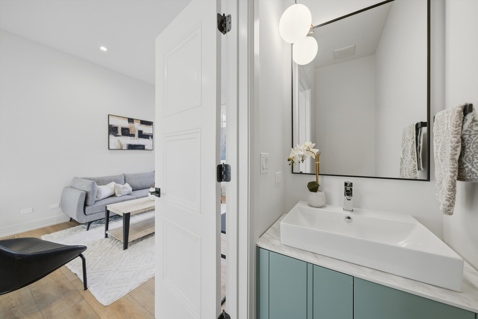 4200 W BELMONT Avenue