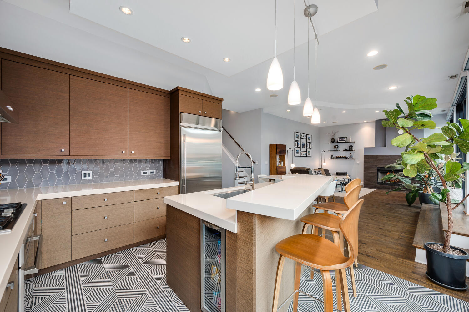 1620 W Augusta Boulevard Unit: PENT
