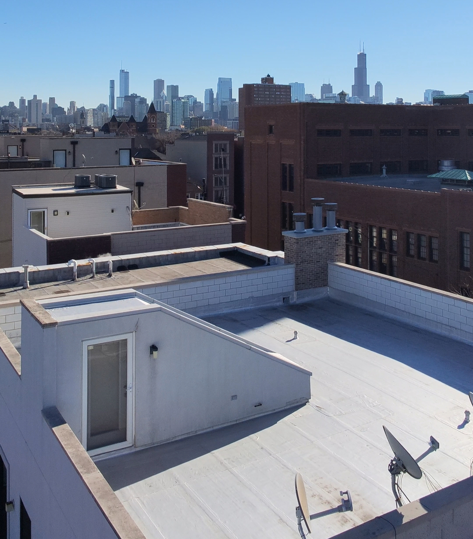 1620 W Augusta Boulevard Unit: PENT