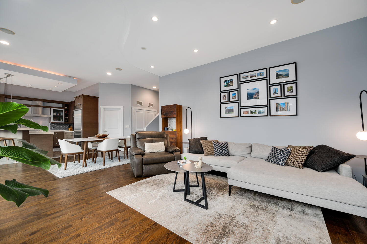 1620 W Augusta Boulevard Unit: PENT