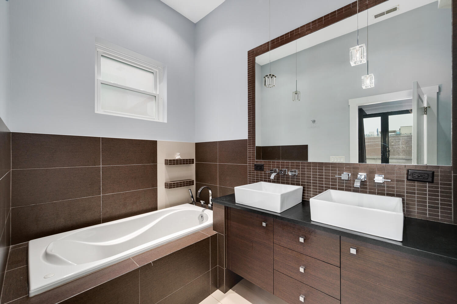 1620 W Augusta Boulevard Unit: PENT