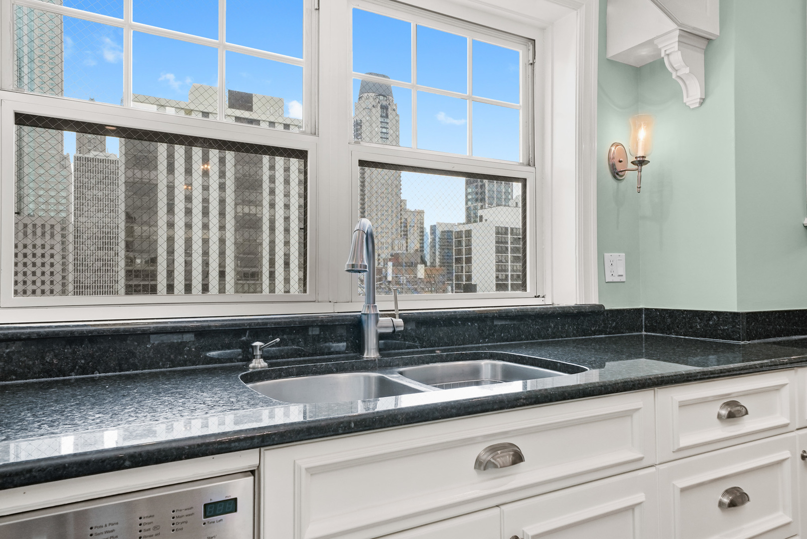 1120 N LAKE SHORE Drive Unit: 18CD
