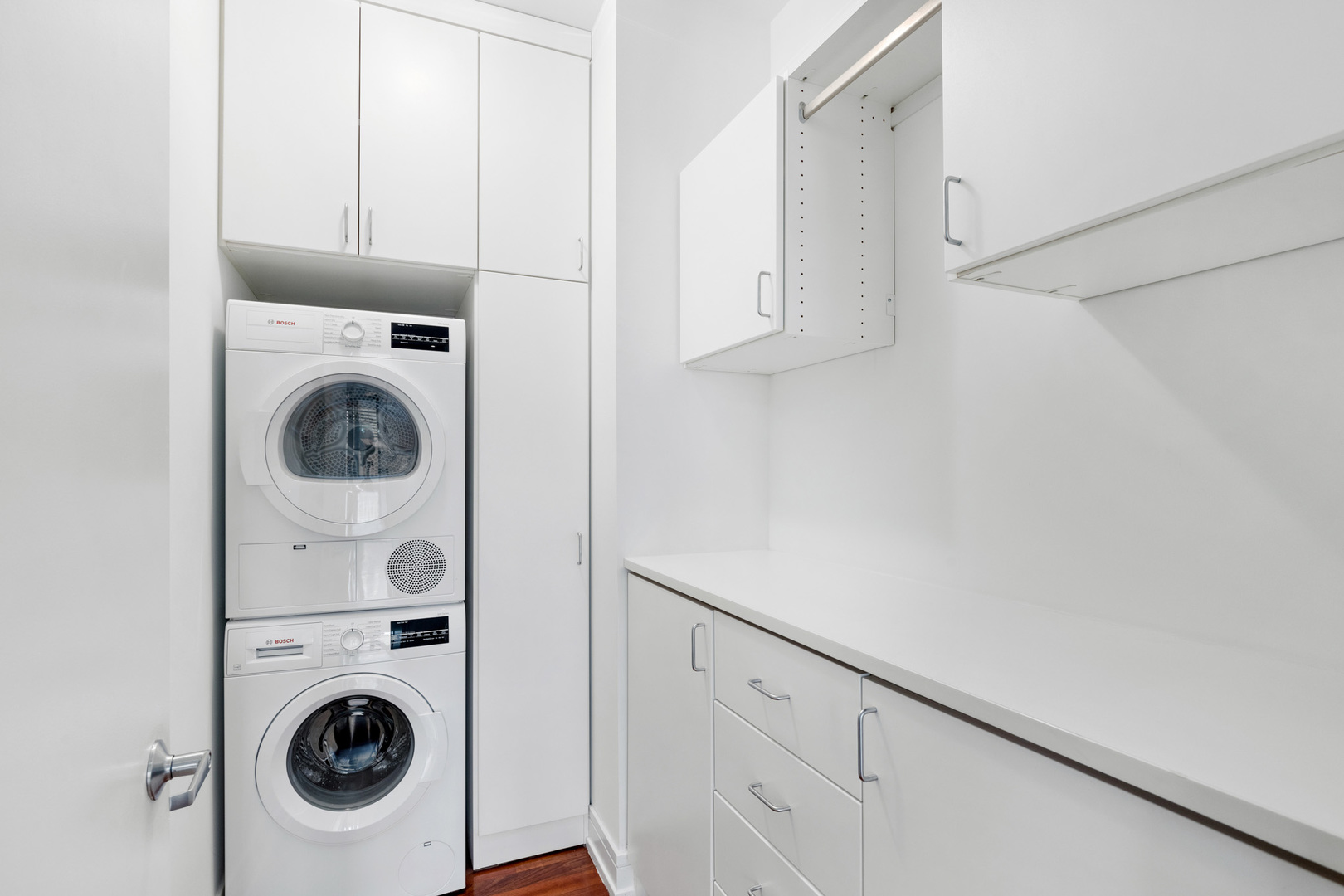 550 N Saint Clair Street Unit: 2301