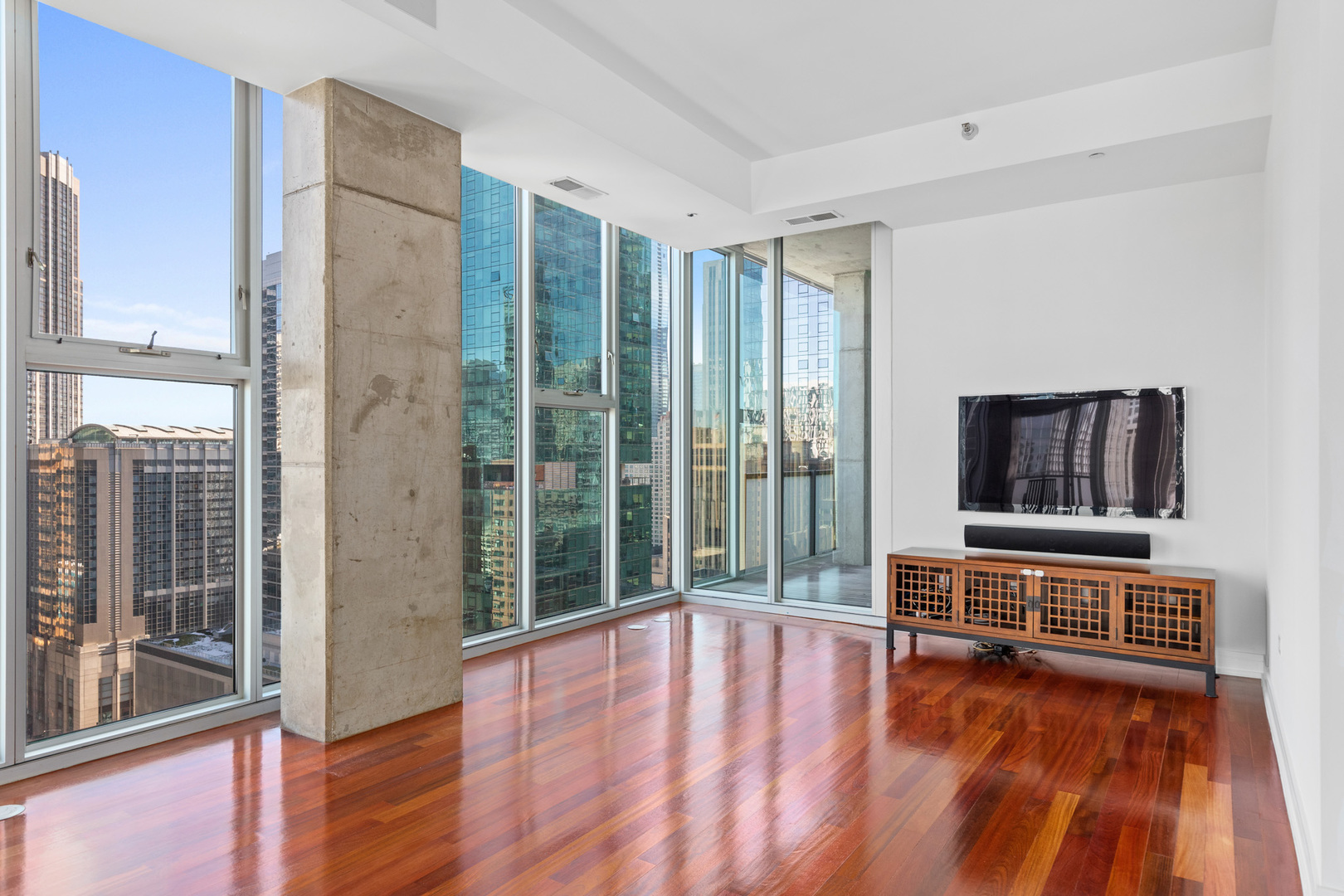 550 N Saint Clair Street Unit: 2301