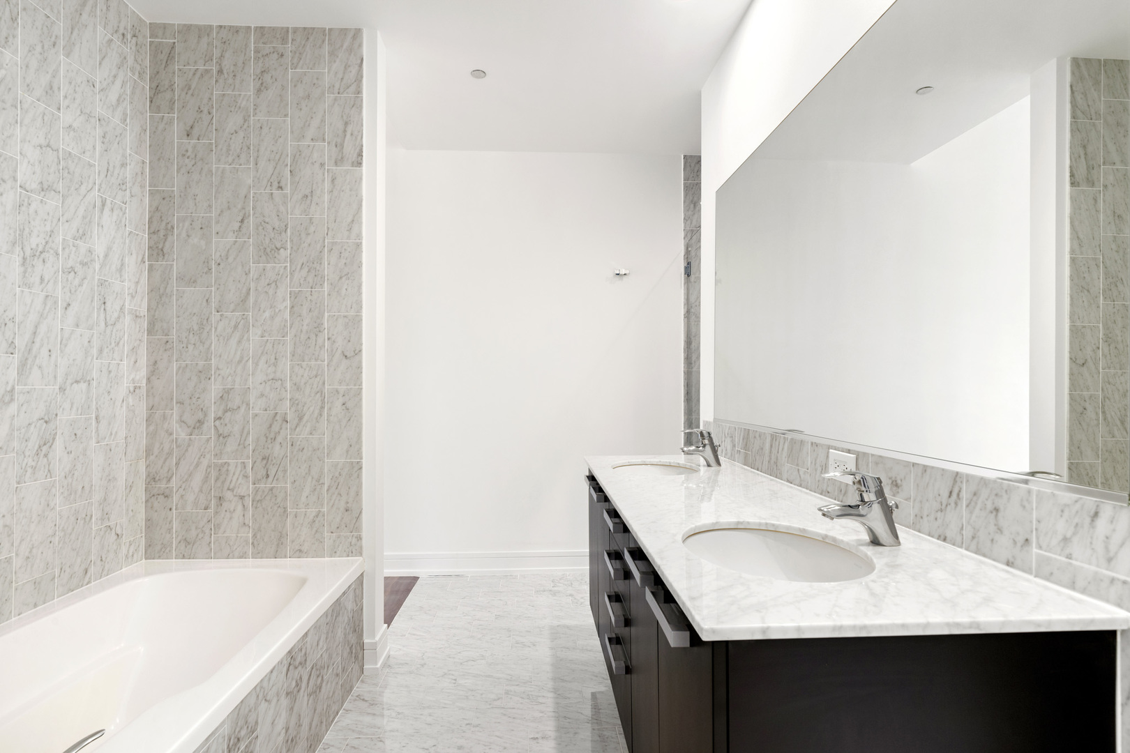 550 N Saint Clair Street Unit: 2301