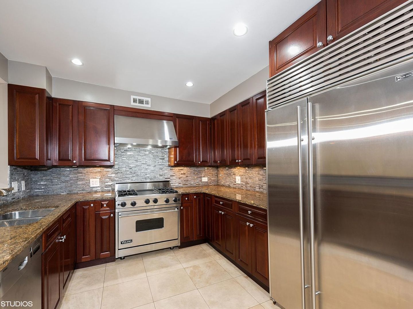 1201 N Astor Street Unit: G