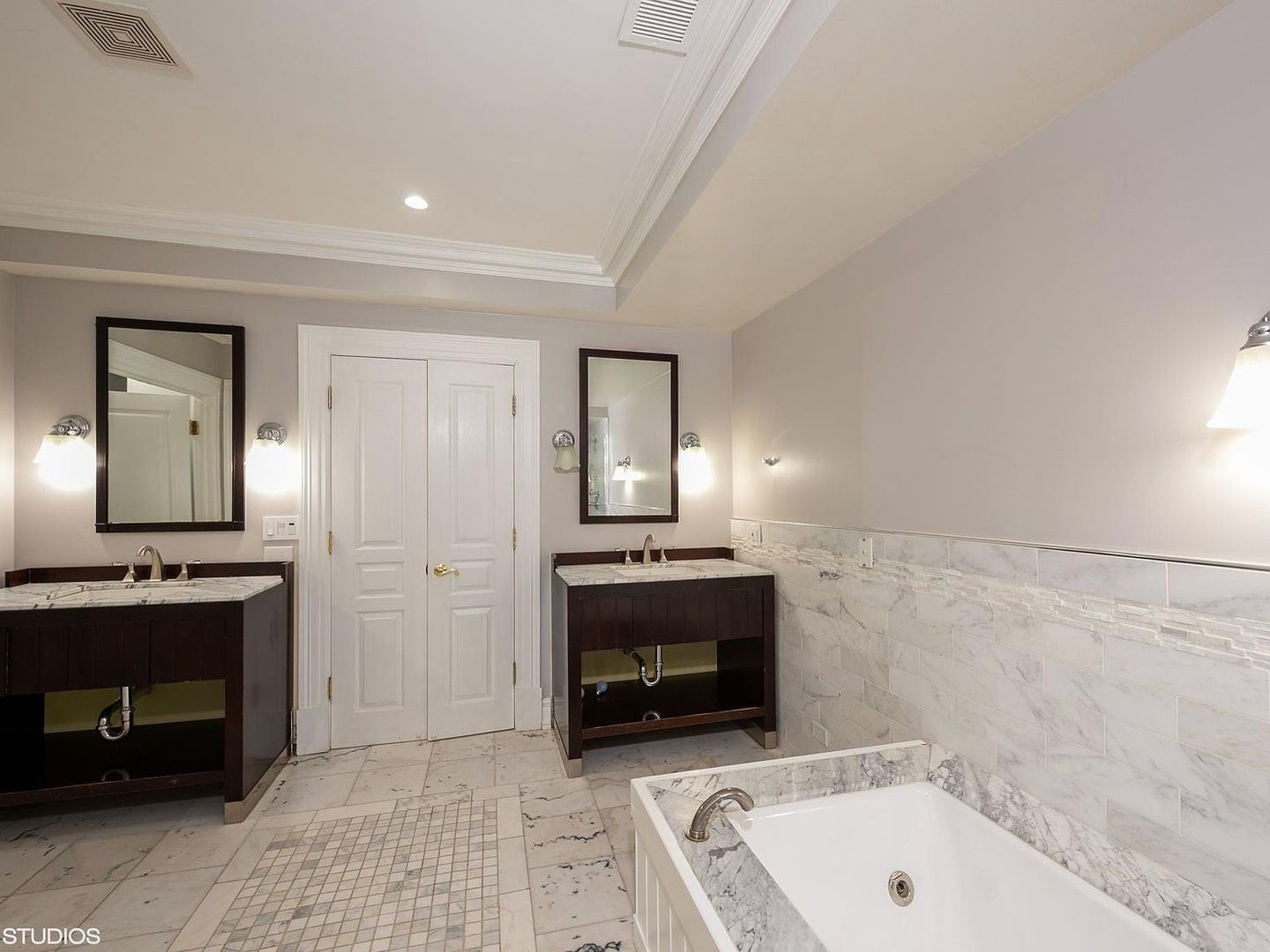 1201 N Astor Street Unit: G