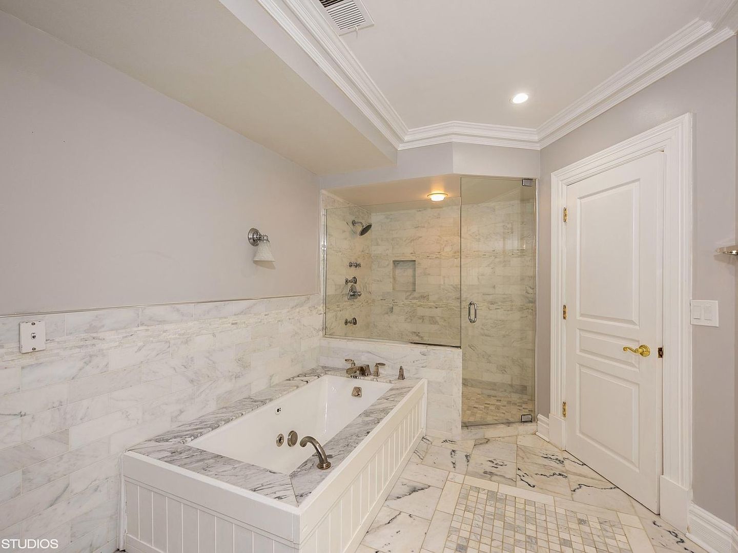 1201 N Astor Street Unit: G