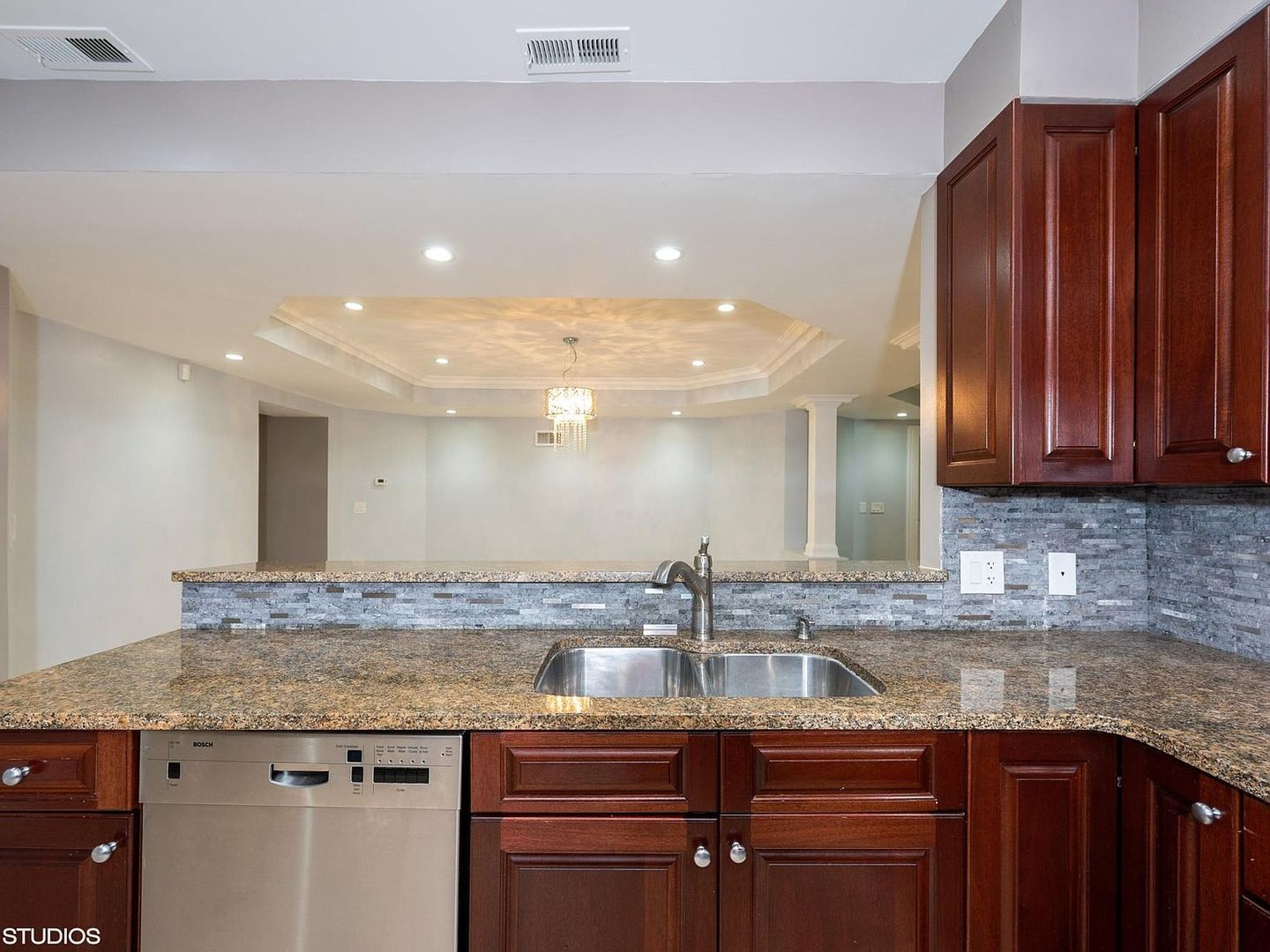 1201 N Astor Street Unit: G