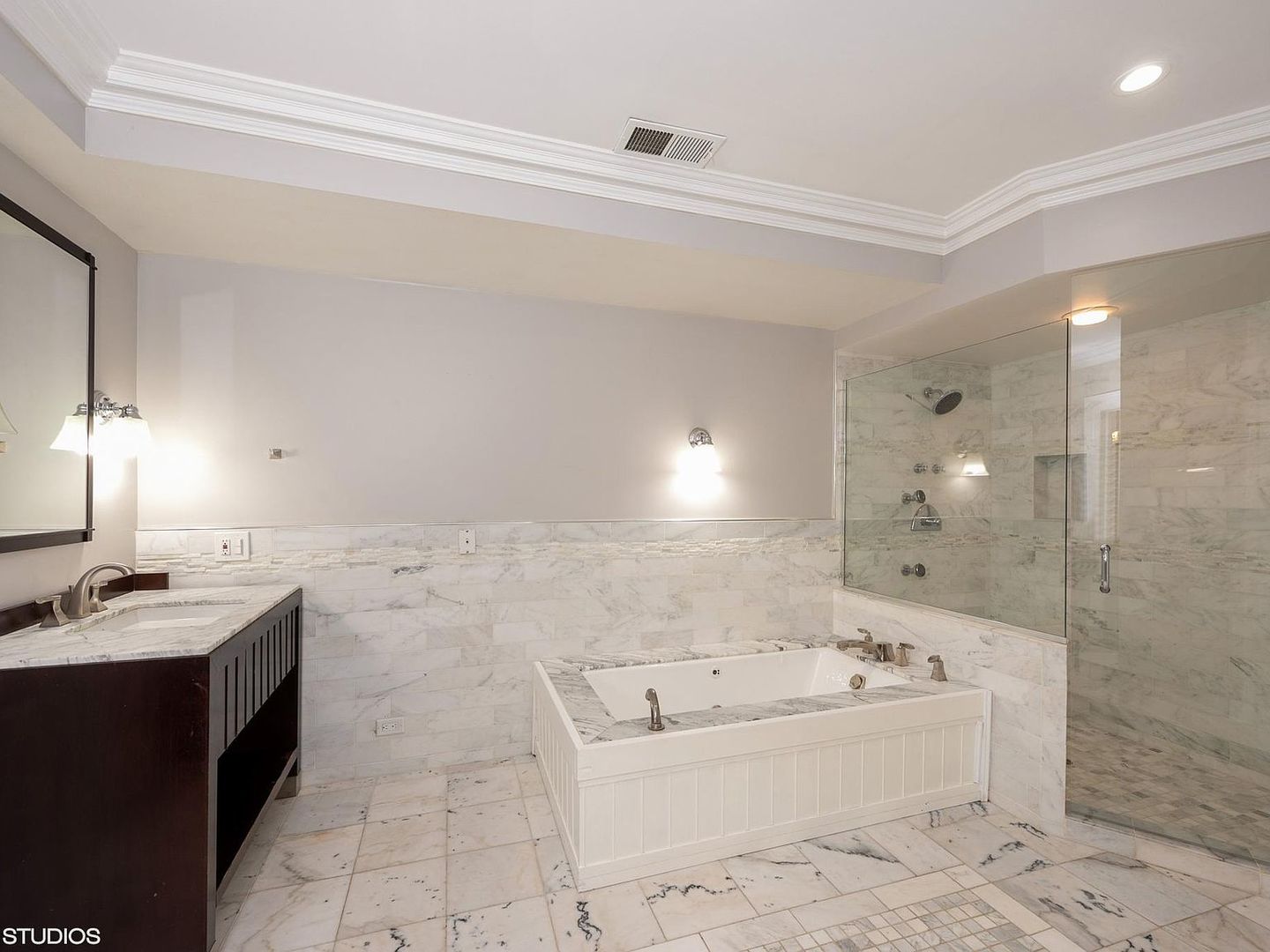 1201 N Astor Street Unit: G