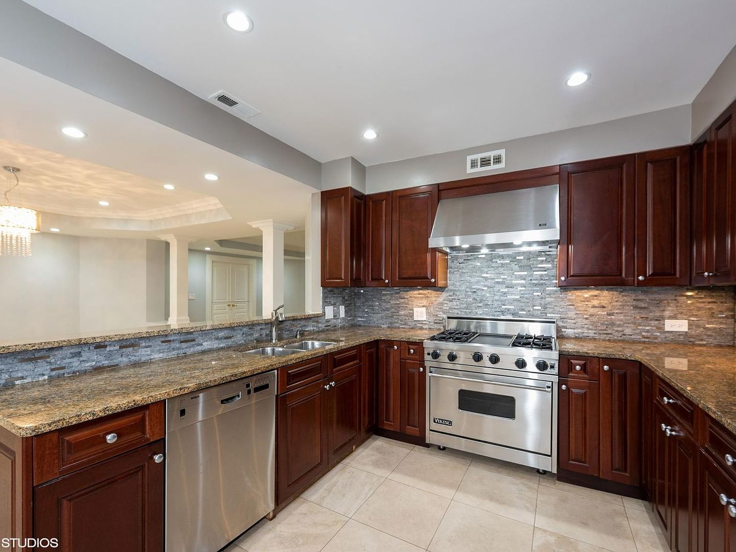 1201 N Astor Street Unit: G