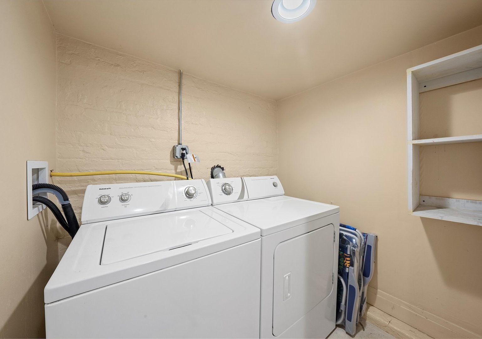 1025 W 31st Place Unit: G