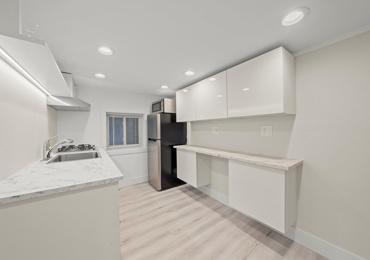 1025 W 31st Place Unit: G