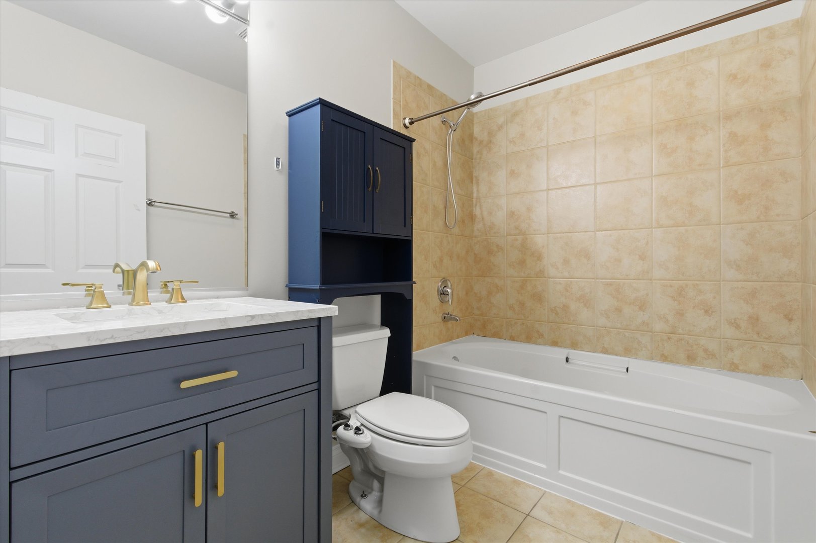 8 W Monroe Street Unit: 2005