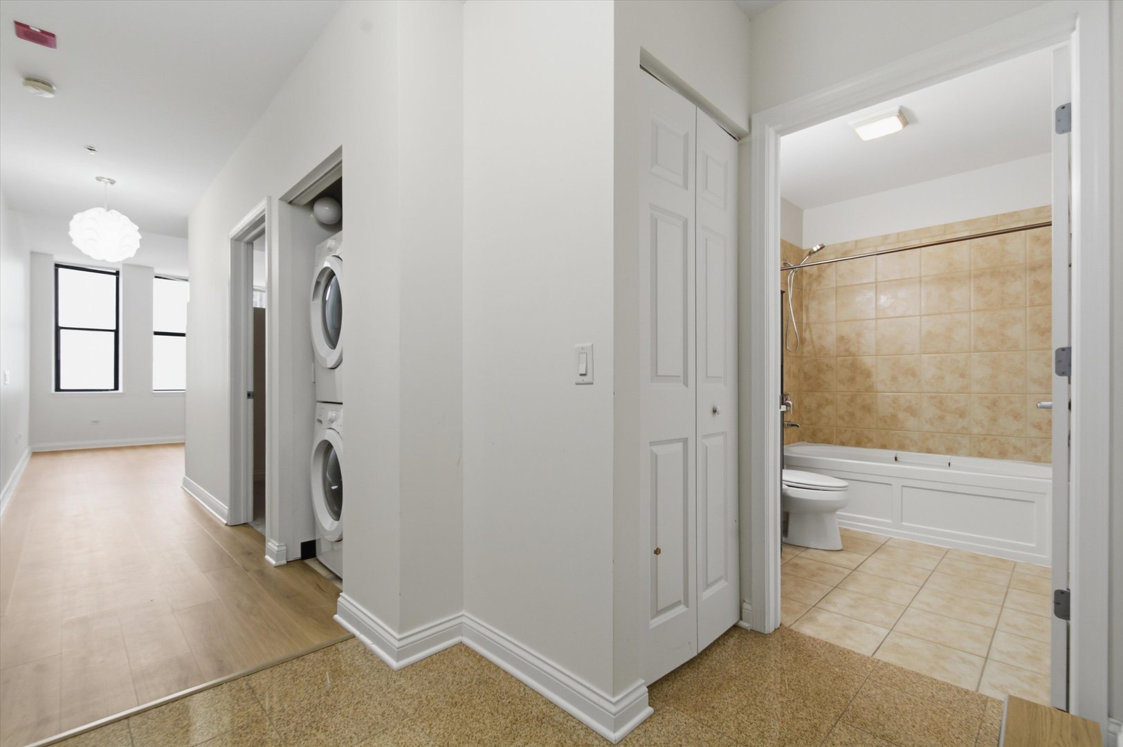 8 W Monroe Street Unit: 2005