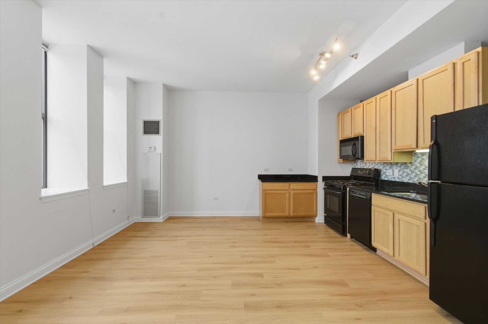 8 W Monroe Street Unit: 2005