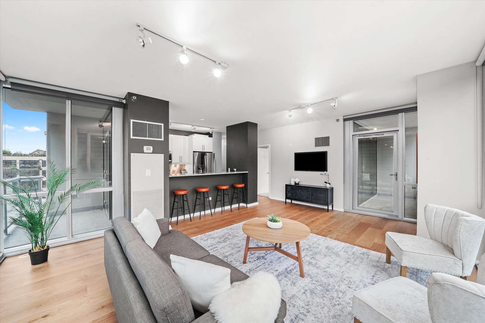 125 S Green Street Unit: 806A