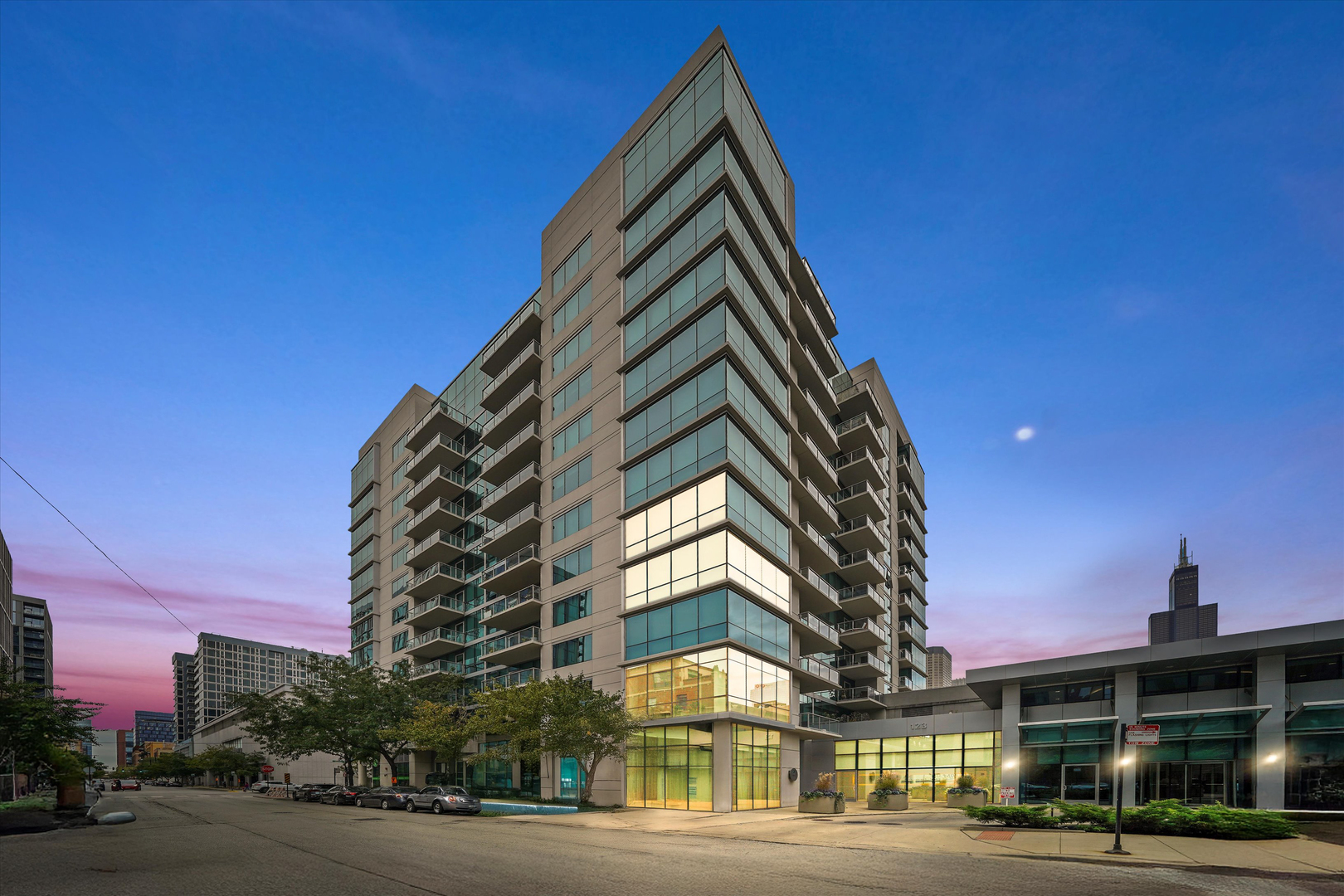 125 S Green Street Unit: 806A
