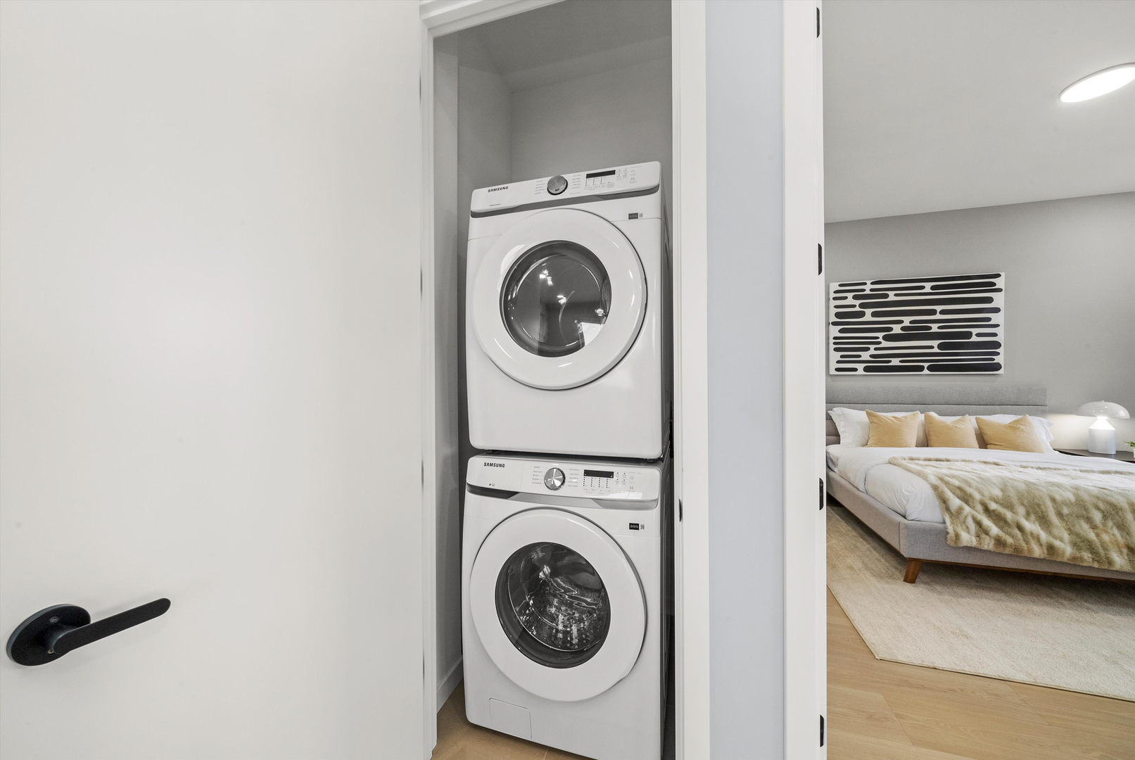 5830 N Lincoln Avenue Unit: 2W