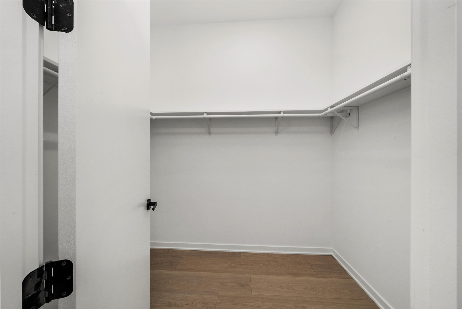 5830 N Lincoln Avenue Unit: 2W