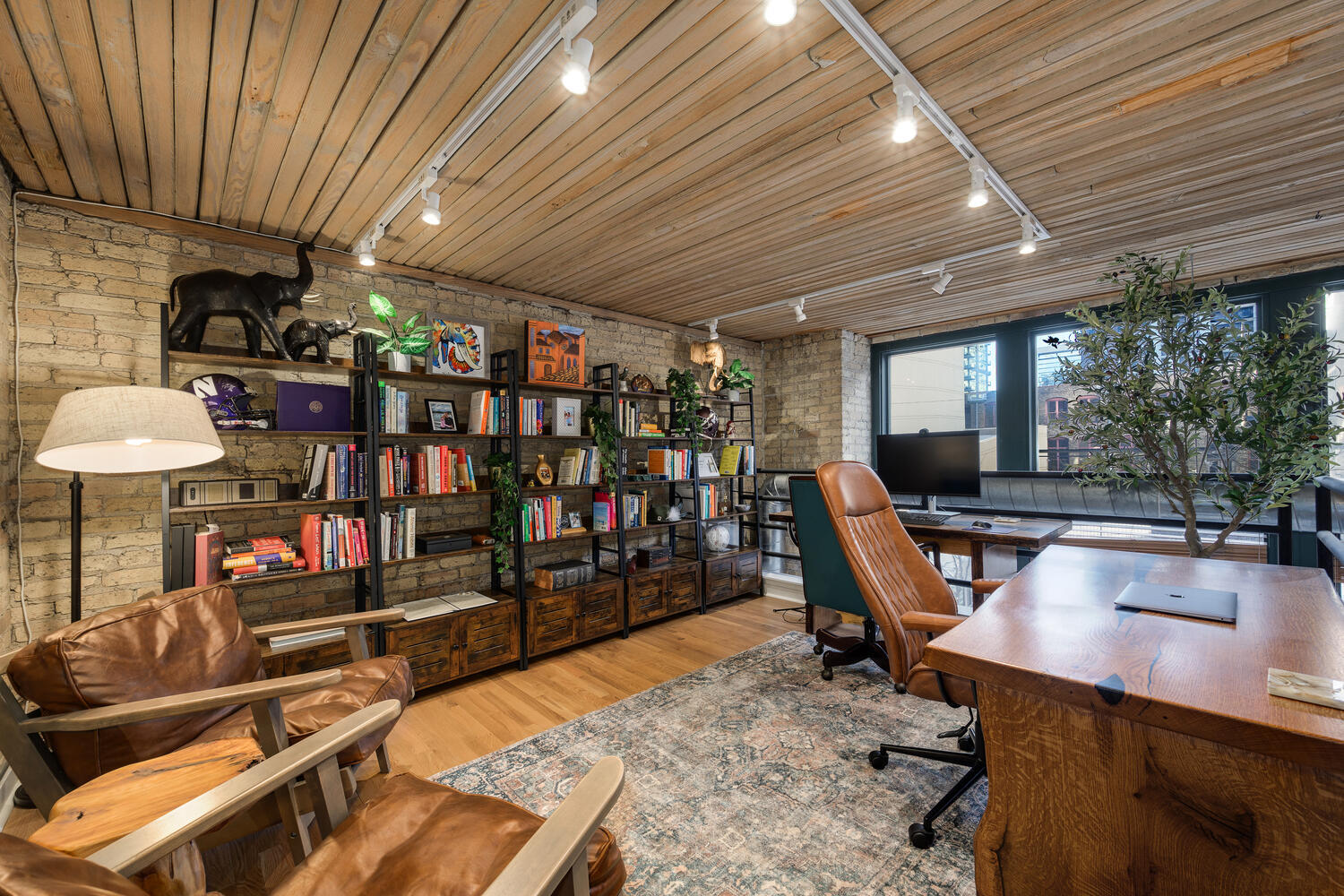 411 W ONTARIO Street Unit: 102