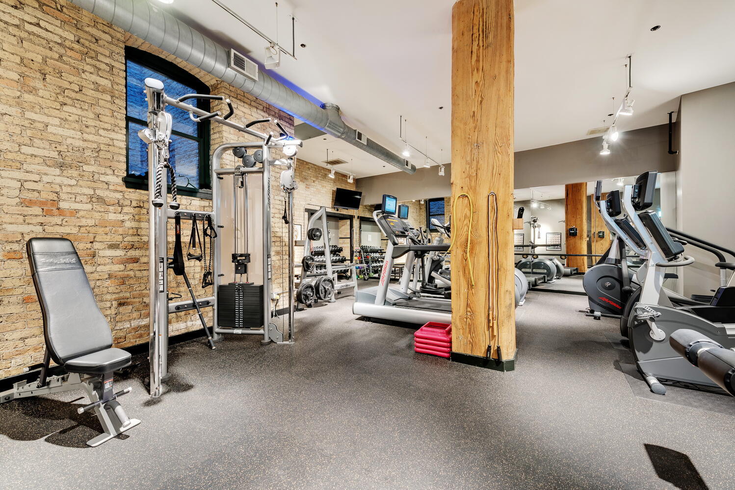 411 W ONTARIO Street Unit: 102