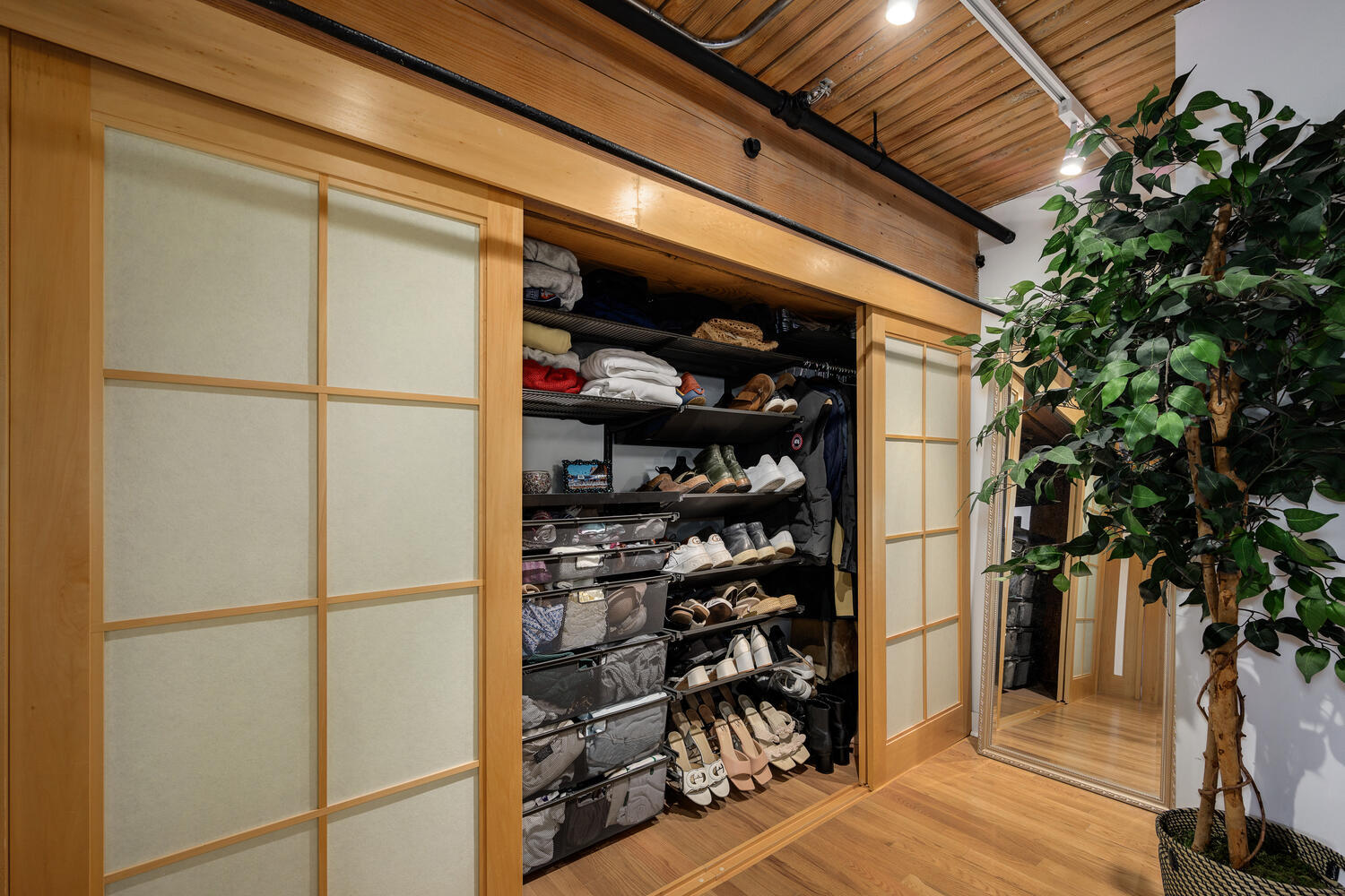 411 W ONTARIO Street Unit: 102