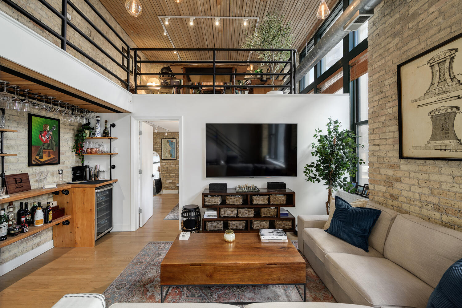 411 W ONTARIO Street Unit: 102