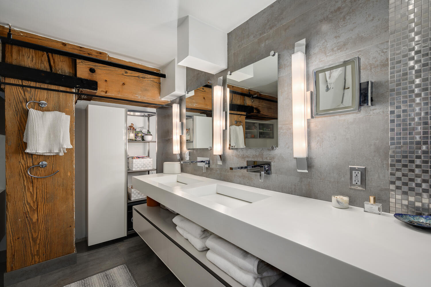 411 W ONTARIO Street Unit: 102