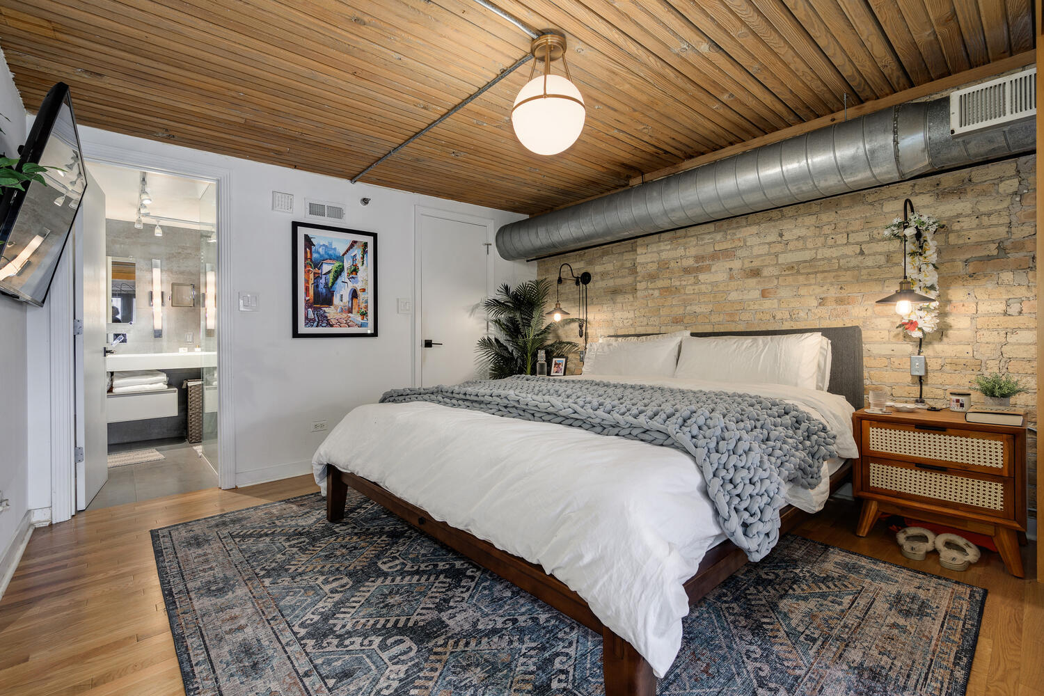 411 W ONTARIO Street Unit: 102