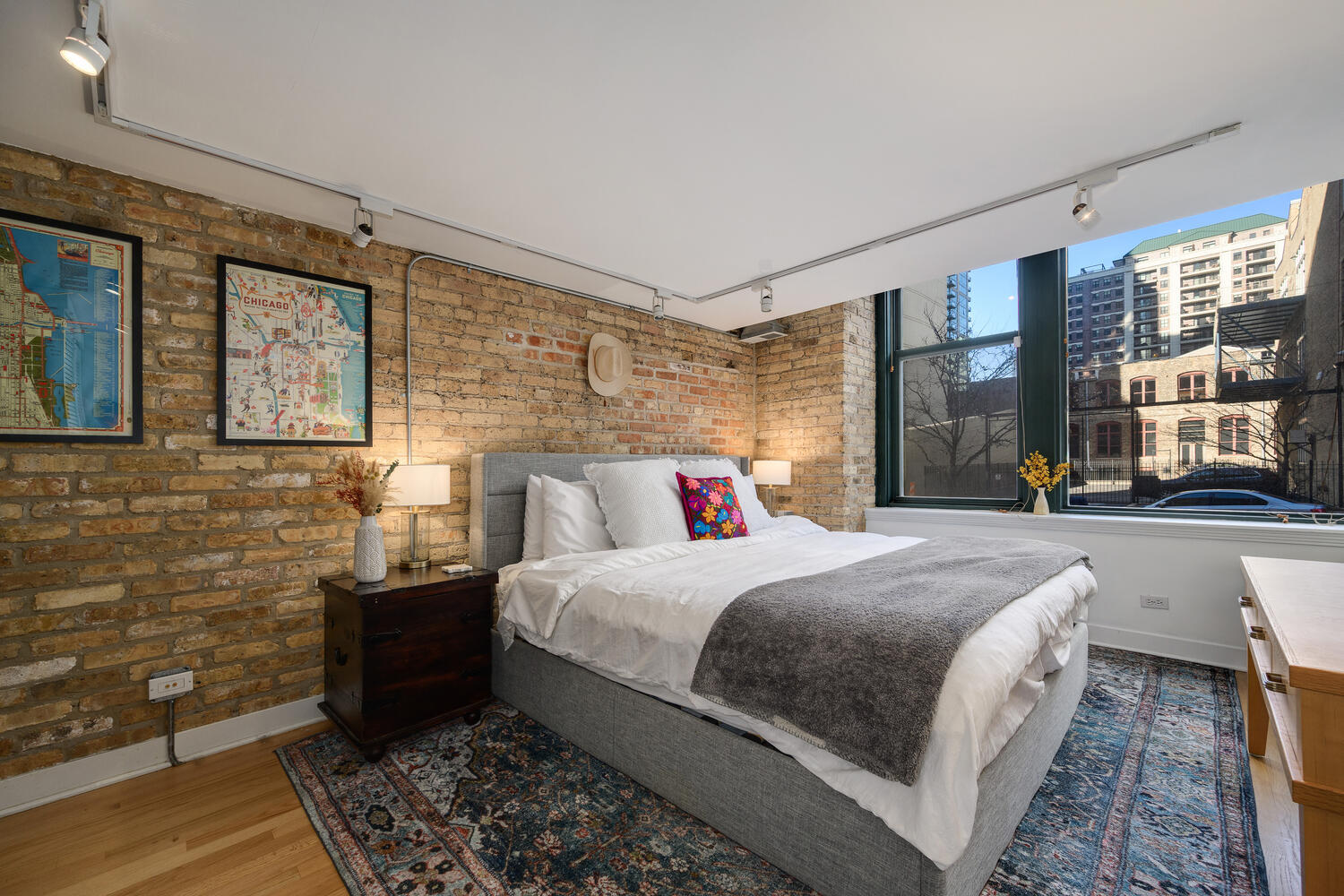 411 W ONTARIO Street Unit: 102