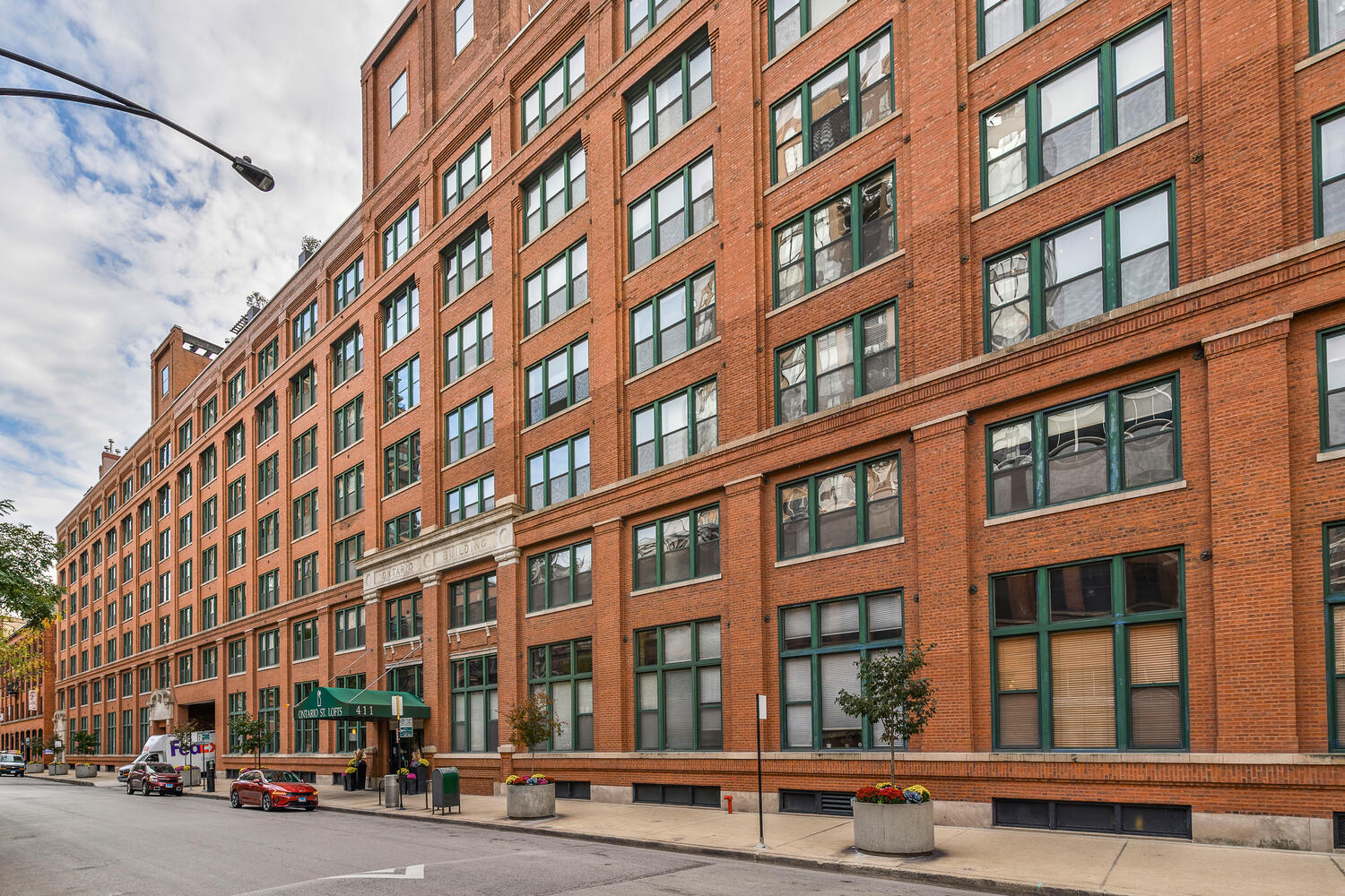 411 W ONTARIO Street Unit: 102