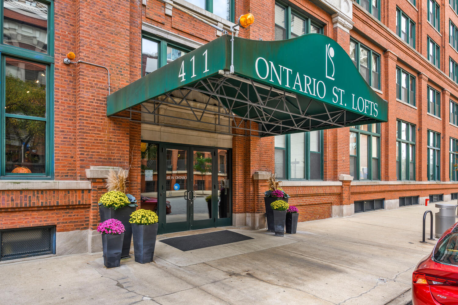 411 W ONTARIO Street Unit: 102