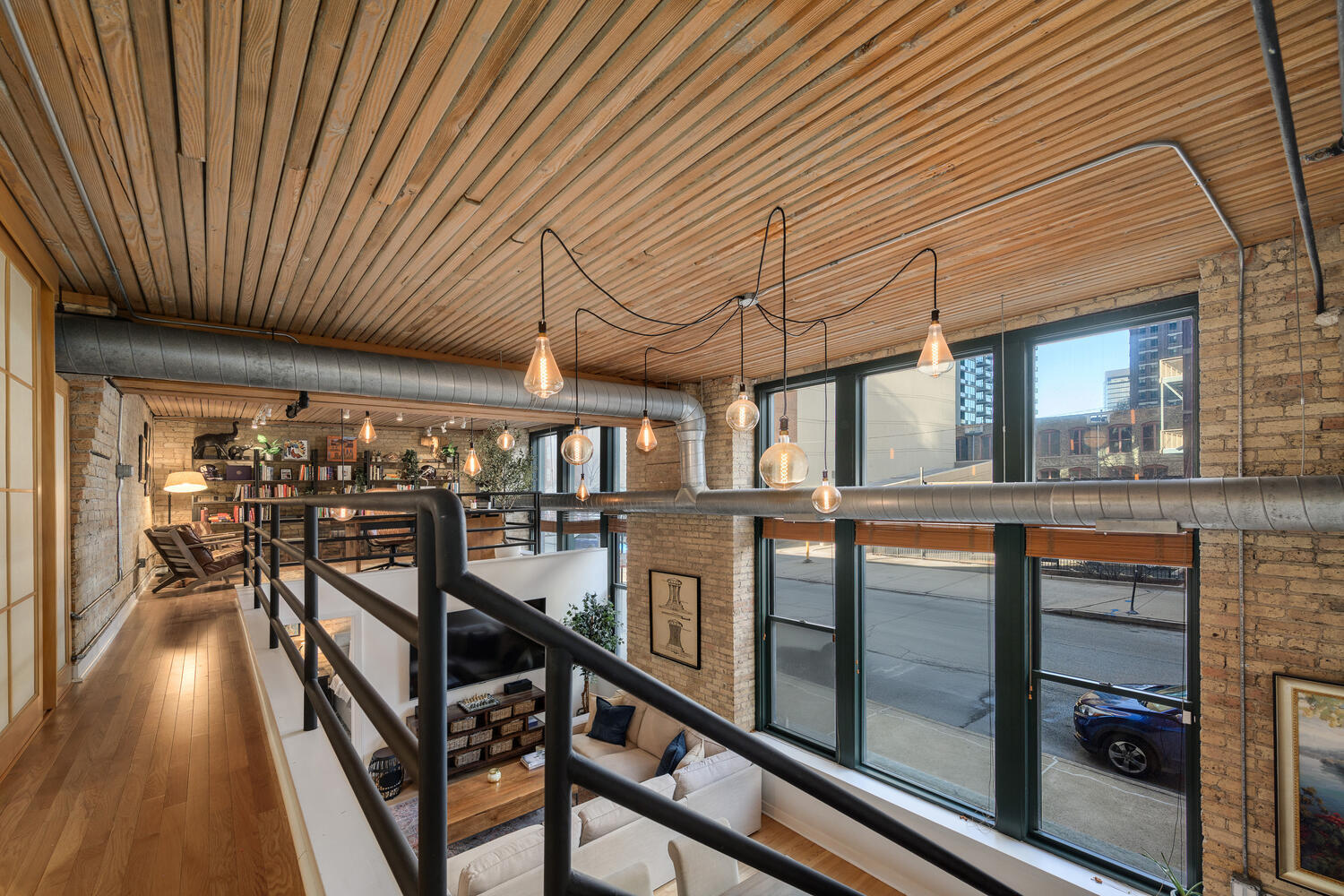 411 W ONTARIO Street Unit: 102