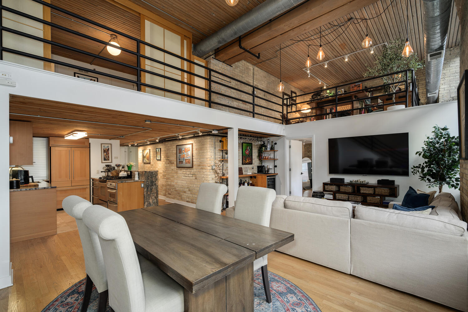 411 W ONTARIO Street Unit: 102