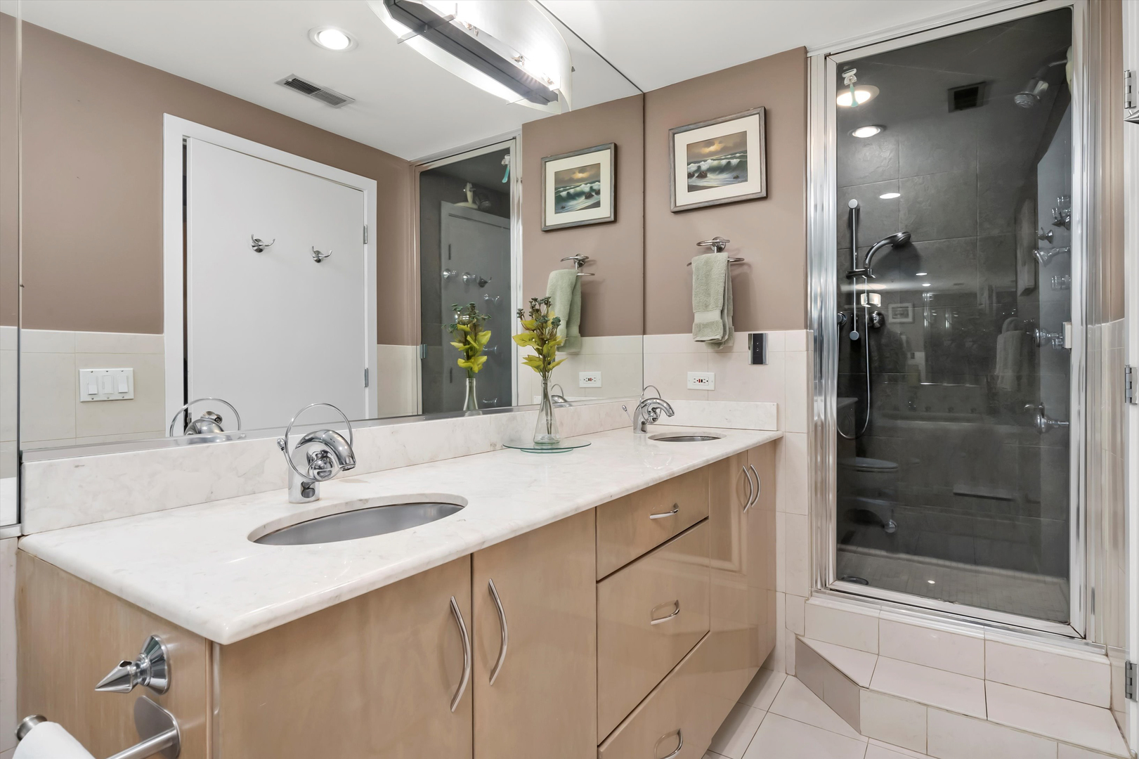 165 N CANAL Street Unit: 518