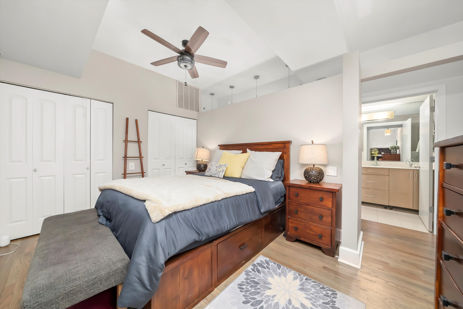 165 N CANAL Street Unit: 518