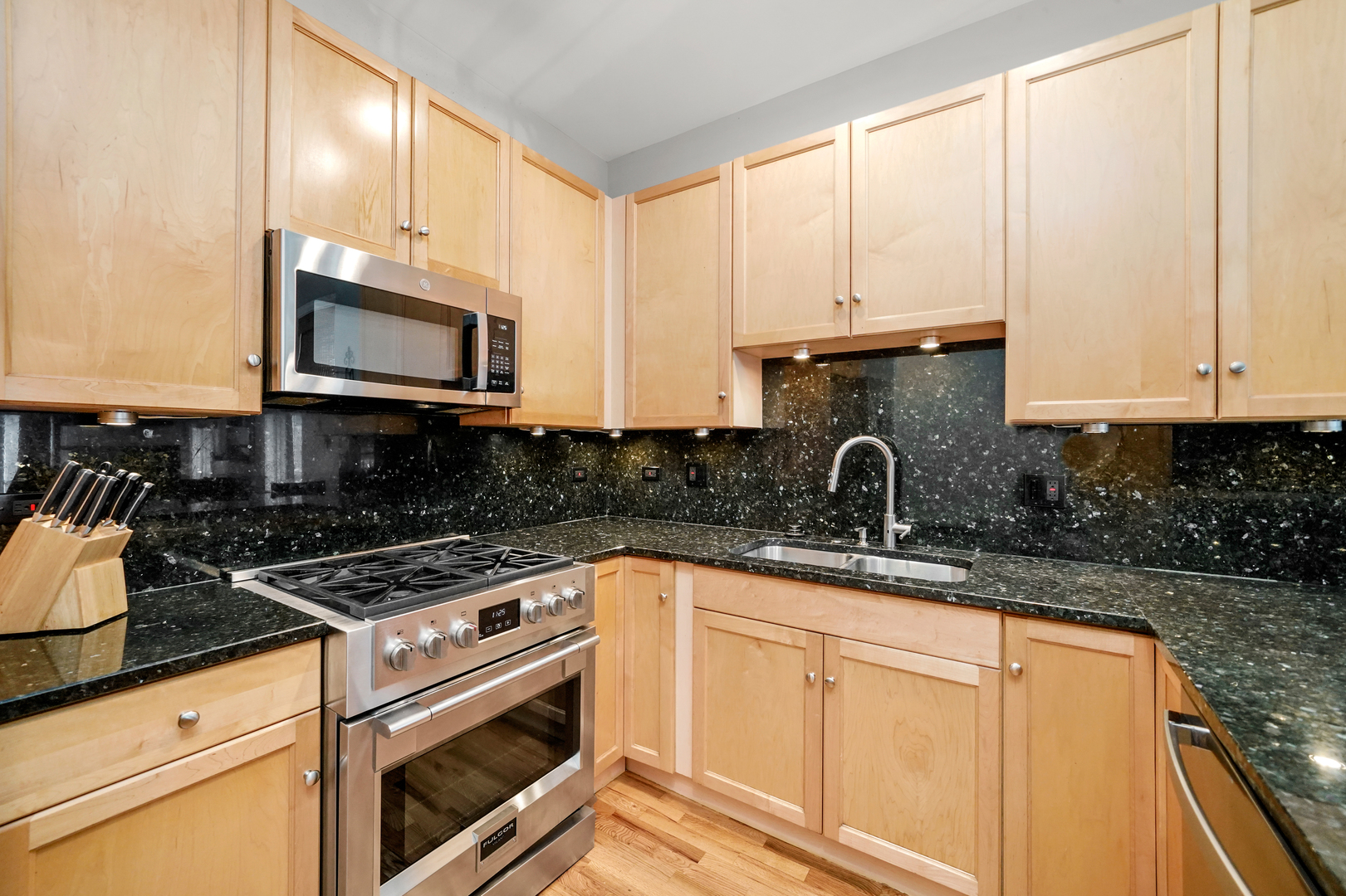 1636 W Warren Boulevard Unit: 1